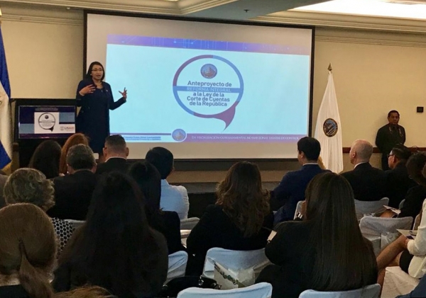 LA PRESIDENTE RIVAS LANDAVERDE PROPONE REFORMA INTEGRAL  A LA LEY DE LA CORTE DE CUENTAS DE LA REP&Uacute;BLICA