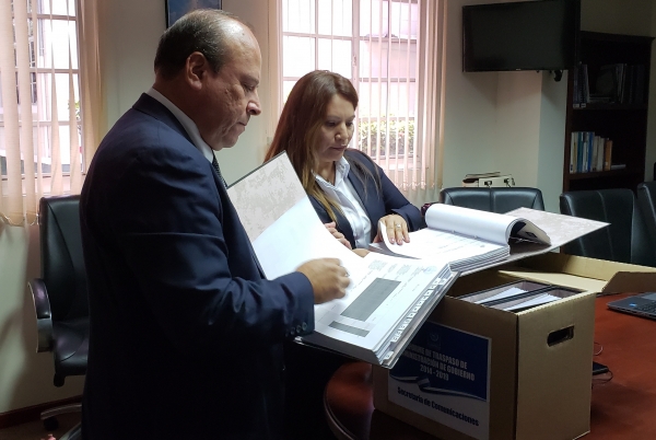AUDITORES CCR OBSERVAN TRASPASO GUBERNAMENTAL EN CUMPLIMIENTO A GU&Iacute;A EMITIDA POR ESTE ORGANISMO SUPERIOR DE CONTROL