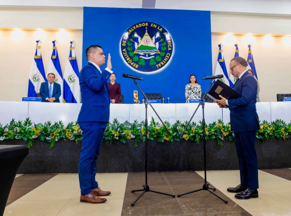 Asamblea Legislativa juramenta a Walter Sosa Funes como Presidente de la CCR