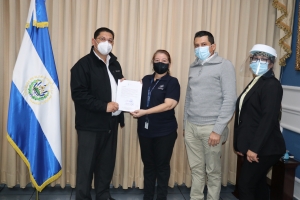 PRESIDENTE CCR SUSCRIBE ACTA DE INVENTARIO DE BIENES CULTURALES DE LA INSTITUCI&Oacute;N