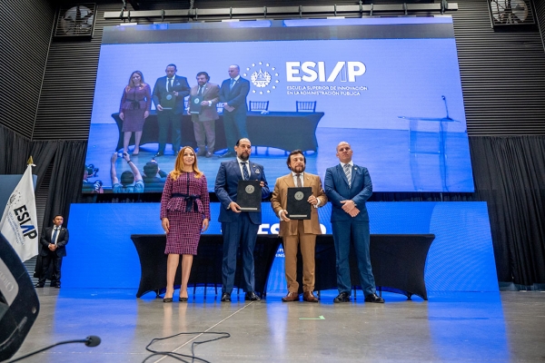 CCR y ESIAP firman Convenio Hist&oacute;rico