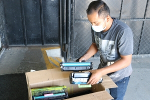 ENTREGA DE CARTUCHOS DE TINTA PARA PROTEGER  EL MEDIO AMBIENTE