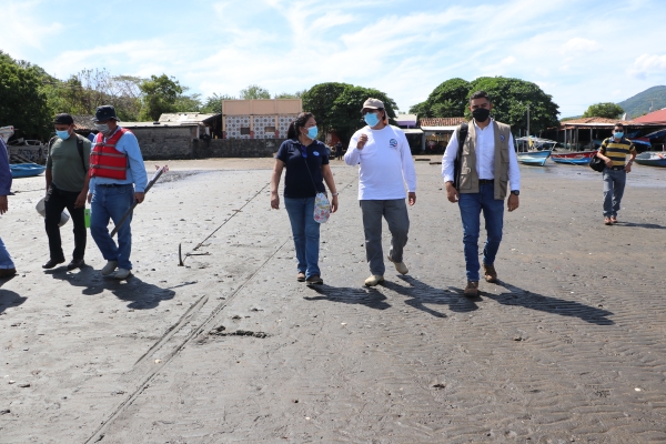 AUDITORES SE EMBARCAN PARA VERIFICAR OBRAS EN ISLA DEL GOLFO DE FONSECA