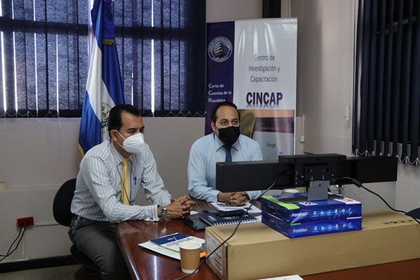 CAPACITAN A SERVIDORES DE LA ADMINISTRACI&Oacute;N P&Uacute;BLICA EN FISCALIZACI&Oacute;N EFECTIVA